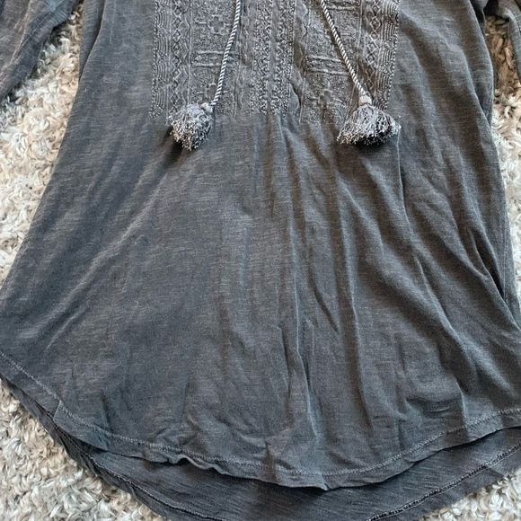 LUCKY BRAND || Woman’s gorgeous Bohemian Pom Pom ruffle charcoal top tribal - Picture 8 of 9